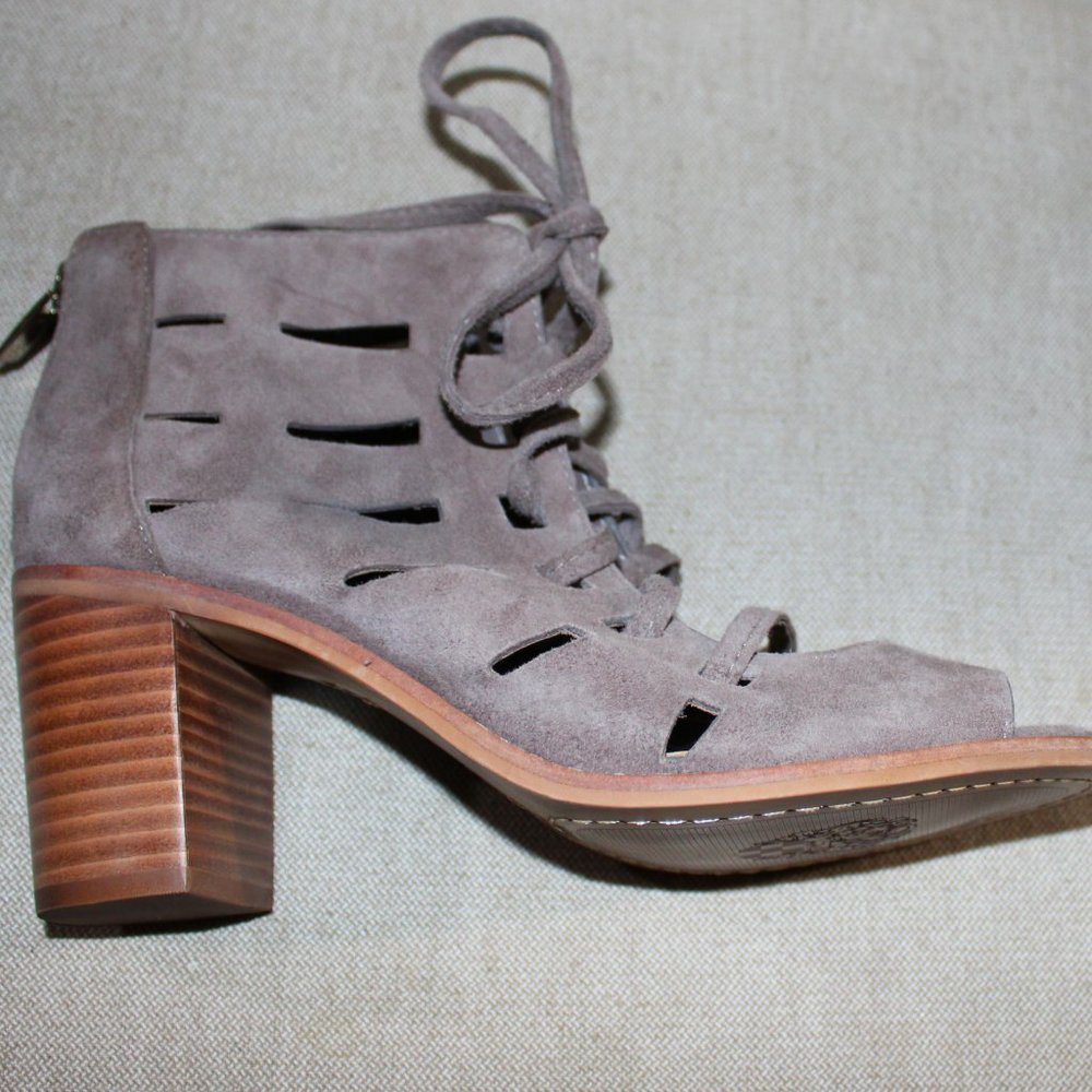 13A LADIES VINCE CAMUTO LACE UP HEELS - 6 - TAUPE - Picture 6 of 9